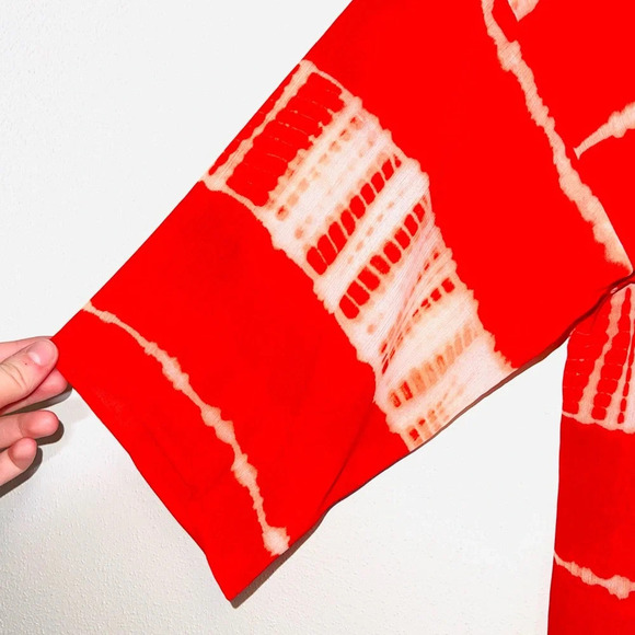 Vince Camuto Red Orange & White Tie Dye Split Neck Blouse Xsmall Women’s - Picture 4 of 12